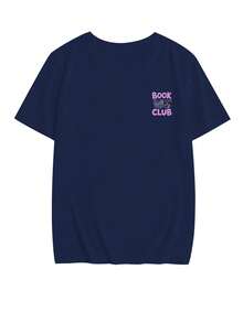 Camiseta blanca de manga corta y cuello redondo con un estampado contrastante de pilas de libros en negro y rojo, moderna y versátil para mujeres. - Azul marino - Ver 4