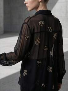Camisa marrón con estampado floral para mujer - corte holgado - fabricada en Turquía - Negro - Ver 2