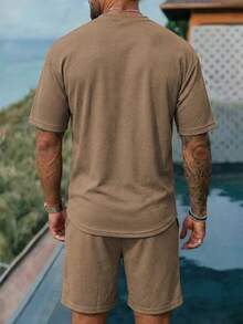 2pcs/Set Men's Summer New Fashion Color Block Waffle Texture Round Neck Short Sleeve T-Shirt And Solid Color Waffle Texture Shorts Set - Khaki - View 2
