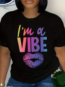Camiseta gráfica para mujer "I'm a Vibe", de manga corta y cuello redondo, con letras llamativas y coloridas y diseño de beso, top de moda para primavera y verano, camisetas de mujer estilo streetwear moderno para amantes de la moda. - Negro - Ver 1
