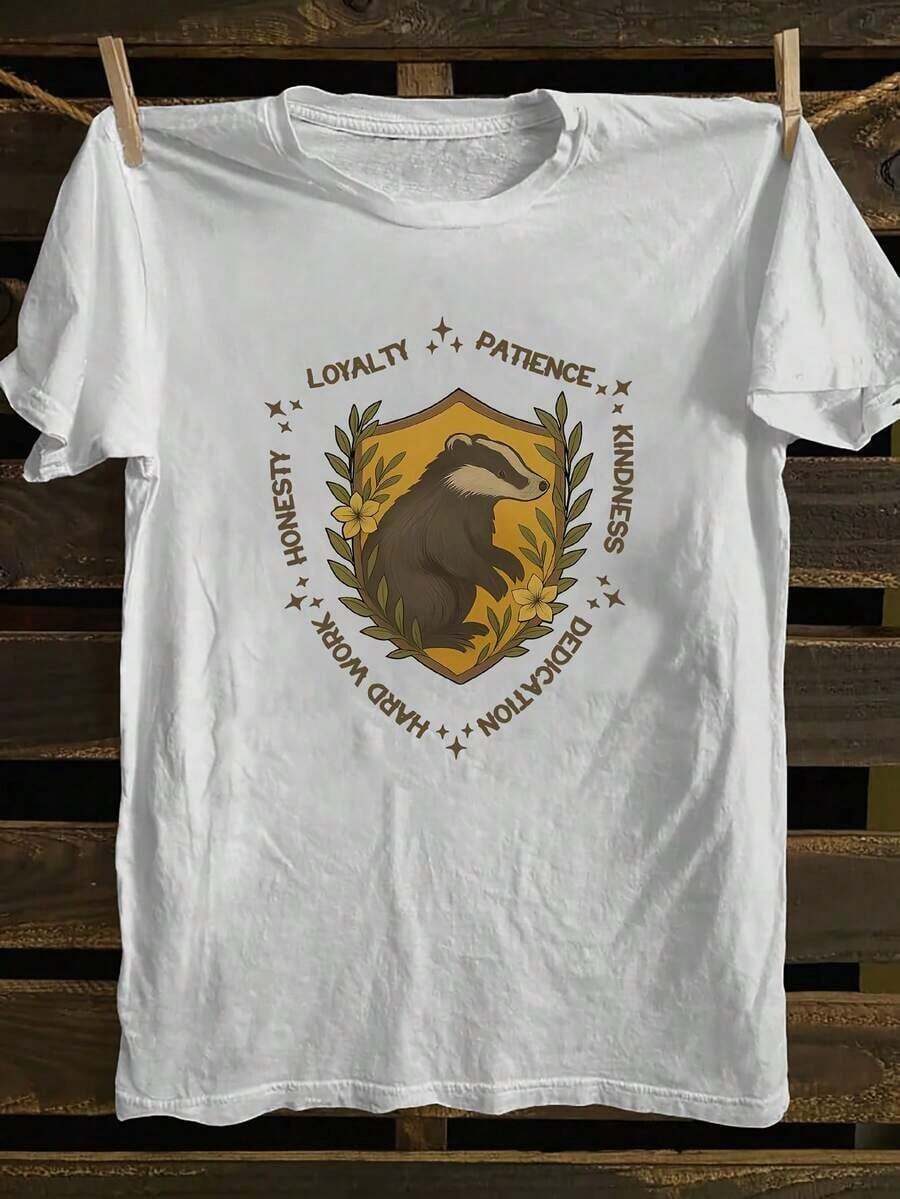 Camisetas para Mujer: Camiseta con Estampado Gráfico que Presenta una Insignia de Lealtad de una Academia de Magia, Diseñada con Mangas Cortas y Cuello Redondo, Ideal para Uso Casual en Primavera y Verano, Adecuada para Mujeres. Y2Y-Atuendos de Primavera para Mujer, Blusa, Camiseta Linda. |   Diseño exquisito |   Suelto y cómodo |   Fácil de combinar | - Blanco - Ver 1