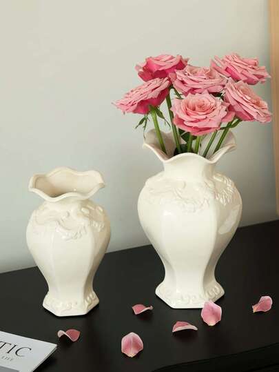 A Vintage French-Style Embossed Resin Vase With A Round, Carved Rose Design. An Elegant Desktop Flowerpot For Home Decoration, This Hydroponic Floral Art Vase Is Highly Attractive. Perfect For Living Room And Bedroom Decoration, As Well As A Desk Vase, Home Decor, Centerpiece, And Desktop Decorative Glass Vase.