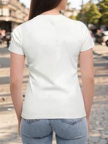 Camiseta de Mujer en Blanco y con el Diseño "FELIZ CUMPLEAÑOS a MÍ". Estilo Casual y Moderno de Cuello Redondo, Nuevo Modelo de Manga Corta, Disponible en Stock - Blanco - Ver 2