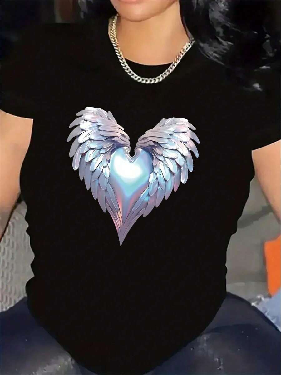 Camiseta ligera de manga corta con diseño de corazón y alas de ángel, ideal para salidas casuales en casa, cafeterías o al aire libre. Cómoda, duradera y perfecta para el uso diario. - Negro - Ver 1