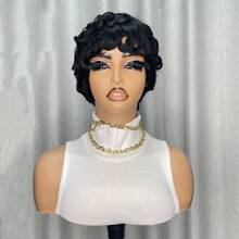 女士层次感短卷发精灵假发，带刘海 - 秘鲁真人发，无胶全蕾丝卷发假发，适合音乐节和日常造型 - 密度适合所有肤色，短款假发 - Natural Black - 查看 7