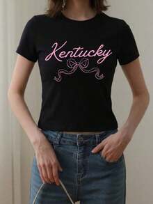 1 pieza Camiseta de mujer de cuello redondo ajustada de manga corta, con estampado de mariposa y letras en inglés, blusa corta estilo Y2K, adecuada para vacaciones de verano, playa, calle, uso diario, trabajo, fiesta de oficina, salida, carnaval, festival de música, Día de San Valentín, ocasiones de fiesta. Prenda de estilo del milenio, ropa de vacaciones para mujer. Ropa de oficina elegante, top corto, top lindo, atuendo de vacaciones para mujer, vestido para cita nocturna, top elegante para mujer, ropa casual de verano, conjunto de vacaciones para mujer. Negro Y2k Camiseta Camisa De - Blanco - Ver 2