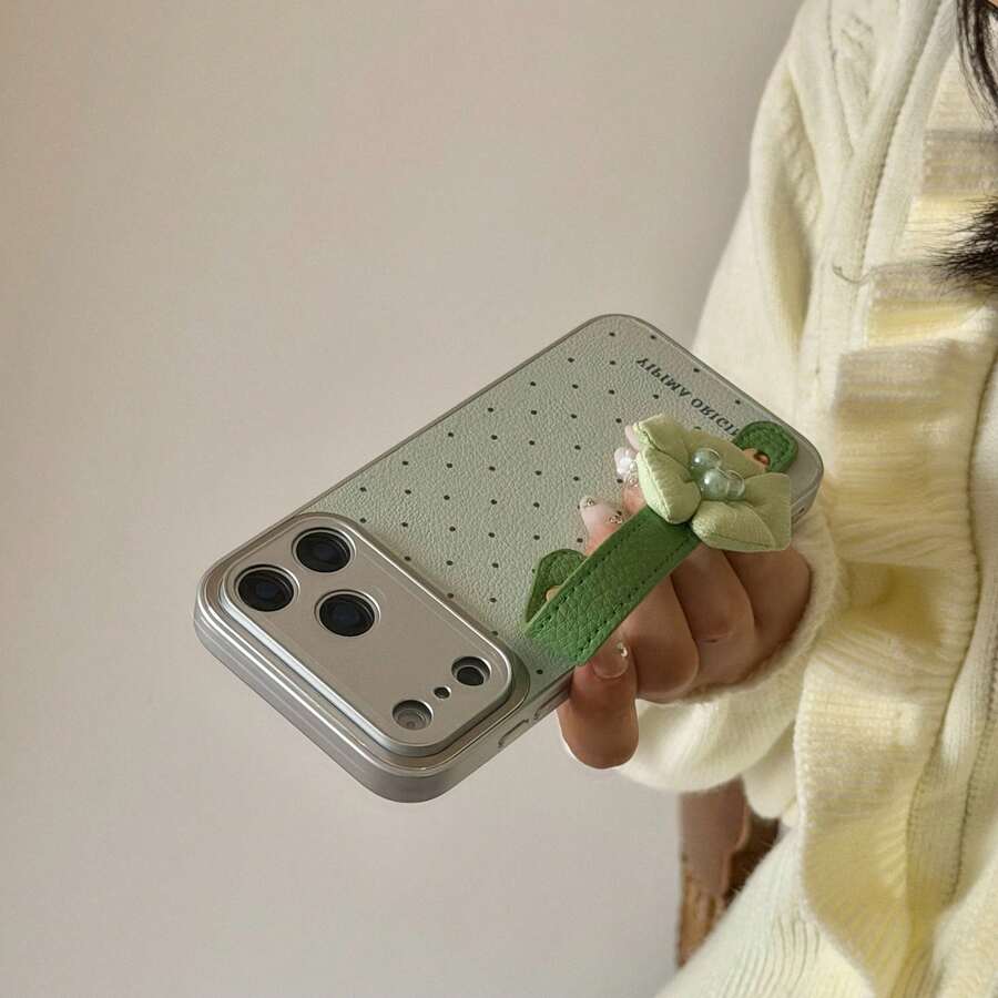 Novelty Cases - Polka Dot Green Wristband - View 1