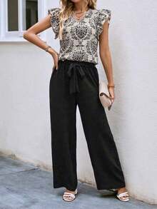 2 piezas Conjunto casual de vacaciones con blusa de mangas de casquillo con cuello en V con estampado floral y pantalones de pierna ancha para mujer - Negro - Ver 1