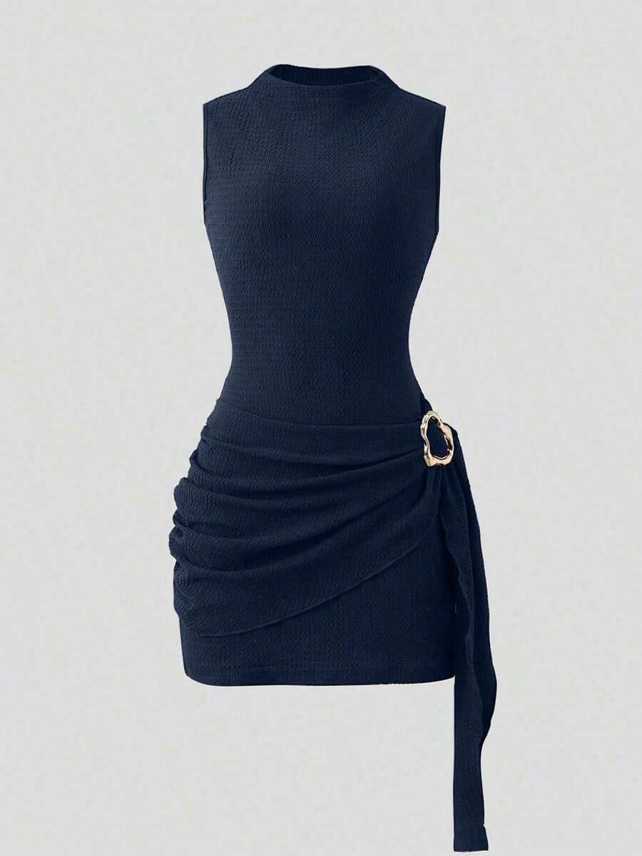 Nuevo vestido elegante y sexy de primavera/verano para citas, de cuello alto, con hebilla metálica, fruncido y sin mangas, de silueta ajustada para mujer - Azul marino - Ver 1