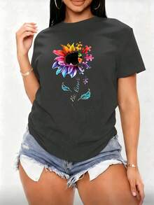 Playera Casual Mujer "Girasol Arcoíris con Piezas de Rompecabezas y 'Be Kind'" - Gris con Estampado Inspirador - Gris Oscuro - Ver 2