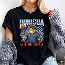 Boricua Coqui Frog Football Shirt, Game Day Jersey Tee, R Puerto Rico Spor Top, Urban Streetwear Gift, Caribbean Vibe rel220g heavyweight 100% cotton T-shirt. Butterfly print. Unisex sizing. Round neck inspirational T-shirt. Cute and beautiful Y2K-inspired summer top, perfect for the outdoors, home, work, or street wear. Casual, loose-fitting everyday T-shirt. - Negro - Ver 1