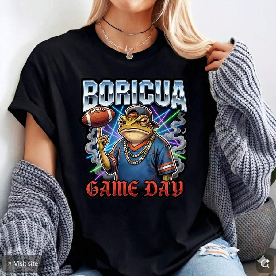 Boricua Coqui Frog Football Shirt, Game Day Jersey Tee, R Puerto Rico Spor Top, Urban Streetwear Gift, Caribbean Vibe rel220g heavyweight 100% cotton T-shirt. Butterfly print. Unisex sizing. Round neck inspirational T-shirt. Cute and beautiful Y2K-inspired summer top, perfect for the outdoors, home, work, or street wear. Casual, loose-fitting everyday T-shirt. - Negro - Ver 1