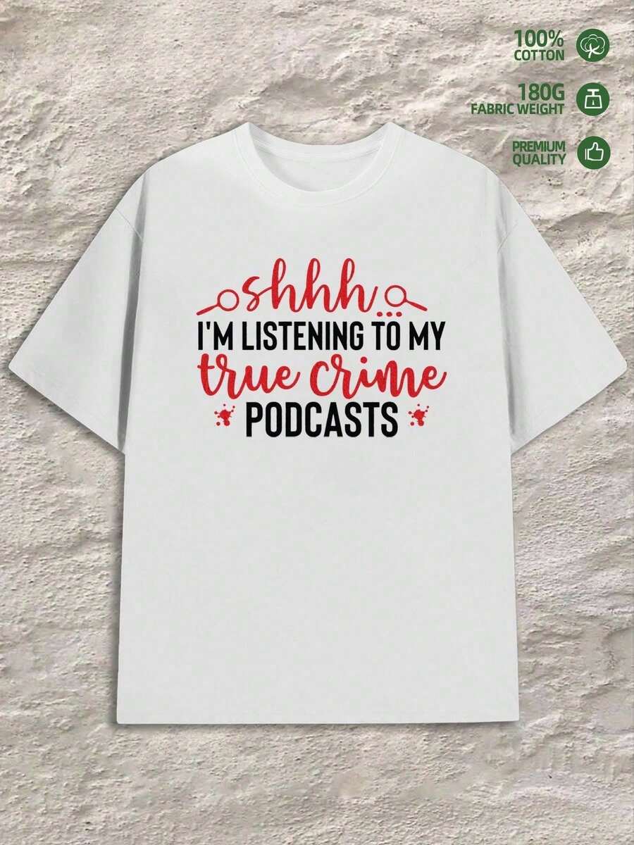Camiseta gráfica de podcast de crímenes verdaderos para mujer - Divertida estampilla "Ooh, estoy escuchando mis podcasts de crímenes verdaderos", camiseta casual de manga corta con cuello redondo, blanca con letras rojas y negras, comodidad para todas las estaciones para ropa casual y ropa para fanáticos de los crímenes verdaderos - blanco - Ver 1