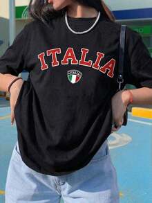 1 Italian-Style Varsity Tee - A Varsity-Inspired Tee With Bold Red Lettering And An Italian Flag Patch | A Streetwear Essential For Creating A Cool Look. | European Retro Style Top, Perfect For City Walks, Summer Vacations, And Everyday Casual Wear. Black, 180g, 100% Cotton - 黑色 - 查看 7