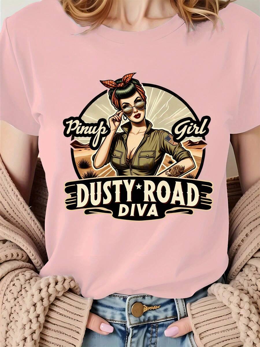 Highway Beauty: El encanto de las mujeres vintage en la polvorienta carretera - Una camiseta deportiva vibrante para la moda y el ocio femenino - Cómoda camiseta de manga corta con cuello redondo para todas las estaciones - Rosa - Ver 1