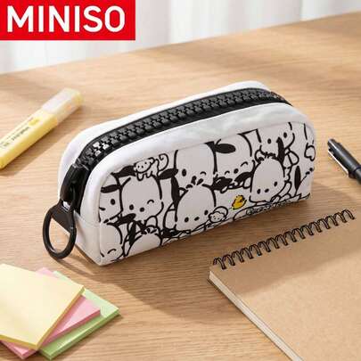  Estuche para lápices con tema de Pochacco de MINISO, bolsa de papelería con gran capacidad y cremallera, estampado de dibujos animados lindo, adecuado para la escuela y la oficina, regalo perfecto para estudiantes y fanáticos en el cumpleaños y la temporada de regreso a clases