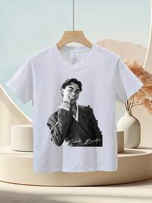 Camiseta unisex Malachi Barton con estampado vintage del logo y la firma, suave, un artículo imprescindible de moda casual urbana, adecuado para todas las estaciones, versátil para el uso diario y un regalo de Navidad perfecto para fans y amigos. - Blanco - Ver 1