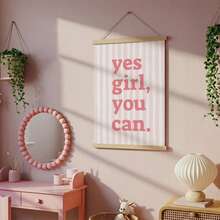 1幅“Yes Girl You Can”励志名言帆布画，粉色字体，适合卧室、客厅、公寓、宿舍等场所，可作墙面装饰或送给她的礼物，不含画框。 - 彩色 - 查看 3