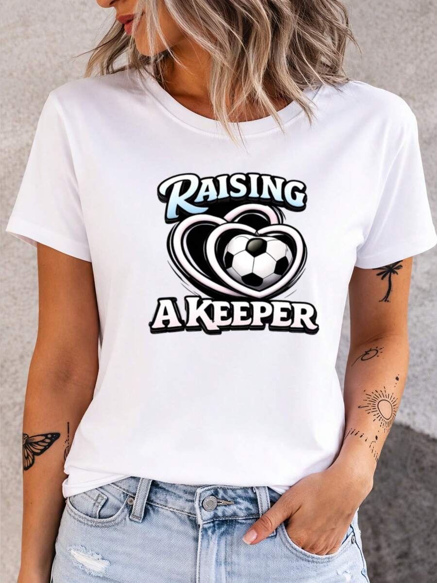 Camiseta para Mamá Futbolista, con diseño de "Porteros Cariñosos" con motivos de corazón y balón de fútbol, ajuste cómodo, adecuada para uso casual y días de juego, lavable a máquina, un regalo perfecto para entusiastas del fútbol. GHLP - Blanco - Ver 1