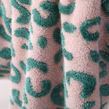 1pc Coral Fleece Jacquard Leopard Print Towel/Bath Towel, Super Absorbent, Non-Shedding, Soft & Skin-Friendly, Hanging Design, Ideal Bathroom Accessory, Multiple Colors Available - Multicolor - View 9