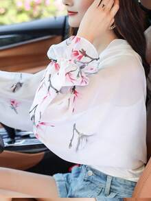 1 chiếc khăn choàng voan tay dài dành cho nữ, kiểu dáng poncho nhẹ nhàng, thoải mái. - hoa huệ trắng - Xem 2