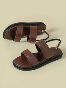 2026 Nuevas sandalias con hebilla para mujer, tacón bajo y suela gruesa, estilo bohemio retro fresco, punta abierta plana, cómoda para maternidad, ligera y de verano, diseño de nicho de lujo no convencional que estiliza las piernas, con tira trasera calada, de unicolor marrón café, transpirable, elegante para vestir, casual y deportiva, con hebilla de metal, sandalias romanas, tallas del 33 al 43 - Café integral - Ver 6