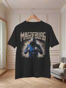 Nueva camiseta de aficionado hooligan del Magdeburg 2026 para hombre y mujer - Logotipo y eslogan en blanco y negro, diseño de estilo hooligan alemán, esta camiseta unisex coleccionable está especialmente hecha para los seguidores del Magdeburg. Adecuada para fiestas y uso diario, perfecta para vacaciones y momentos de ocio, ideal para fiestas y vacaciones en familia. - Negro - Ver 7