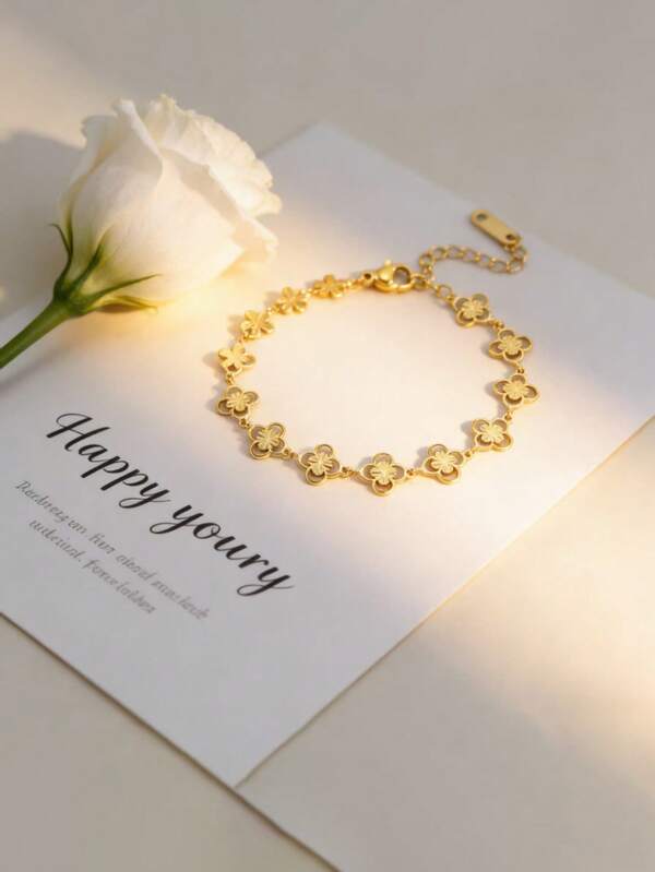 2026 Minimalist Hollow Four-Leaf Flower Chain Women's Bracelet, 18K Non-Fading, Versatile