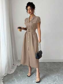 Vestido camisero casual de mujer de unicolor, de manga corta, con cuello de solapa y abotonadura sencilla hasta la mitad del muslo - Caqui - Ver 4