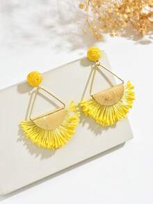 1 Pair Handmade Woven Raffia Yellow Fan-Shaped Earrings, Fresh Beach Style, Unique Geometric Raffia Pendant Earrings Suitable For Women's Daily, Vacation, And Party Wear - Yellow - View 4