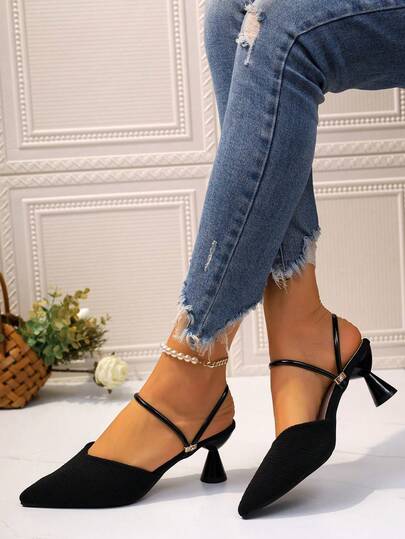 Décolleté nere a punta con tacco alto, slip-on, regolabili in taglia, design minimalista adatto per festa e uso casual