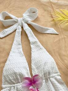 Conjunto de top de tirantes con cuello de corbata y espalda descubierta con decoración floral y minifalda, de tela texturizada blanca, para vacaciones, playa, estilo bohemio - Blanco - Ver 5