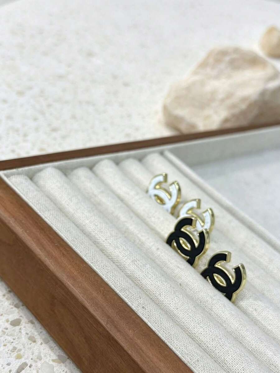 经典双C菱形图案耳环,黑白双色奢华优雅耳环,简约百搭通勤风,网红同款耳环 - 耳環 - 查看 1