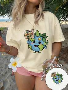 Women's Short-Sleeved Crew Neck T-Shirt, 100% Machine Washable And Easy To Care For, With A Casual Design Featuring Adorable Lettering And A Banner Print With The Phrase "Happy Earth Day". New Summer 2026 T-Shirt For Everyday Wear And Travel. - 杏色 - 查看 1