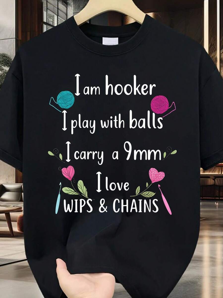 Camiseta de Tallas Grandes para Hombre y Mujer con Diseño de Ganchillo 0XL-5XL - Divertido Estampado "Soy Amante del Ganchillo" con Ganchos y Bolas de Hilo - Top Casual de Cuello Redondo, Suave y Transpirable, Ideal para Entusiastas del Ganchillo, Lavable a Máquina, TALLAS GRANDES - Negro - Ver 1