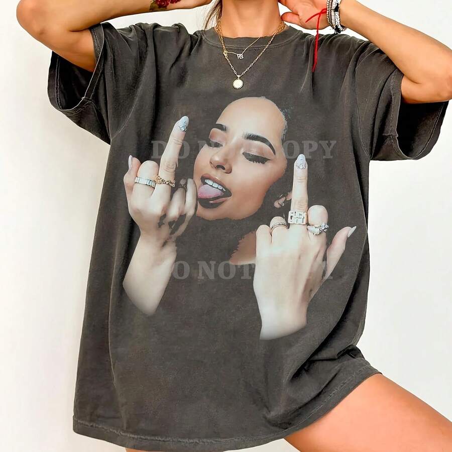Comfort ColorsA Becky GA Middle FingerA T-Shirt - Black - View 1