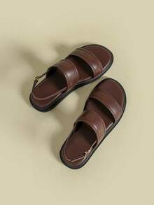 2026 Nuevas sandalias con hebilla para mujer, tacón bajo y suela gruesa, estilo bohemio retro fresco, punta abierta plana, cómoda para maternidad, ligera y de verano, diseño de nicho de lujo no convencional que estiliza las piernas, con tira trasera calada, de unicolor marrón café, transpirable, elegante para vestir, casual y deportiva, con hebilla de metal, sandalias romanas, tallas del 33 al 43 - Café integral - Ver 4