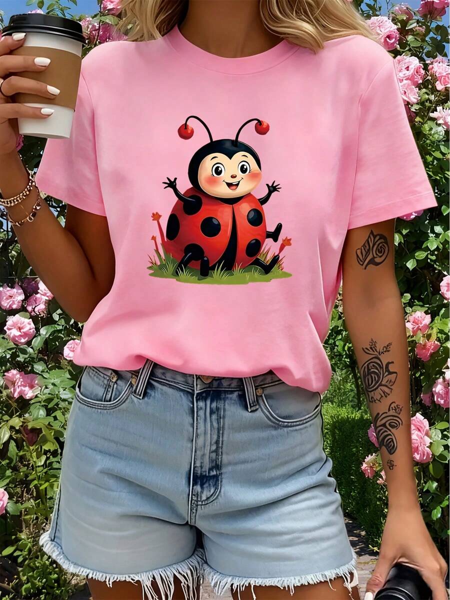 This Is A Printed T-Shirt With A Cartoon Ladybug Design, Adorned With Red Polka Dots And Black Details. The Fabric Is Soft And Breathable, Machine Washable, And Comfortable To Wear In All Seasons. - 羅莎 - 查看 1