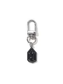 1 pieza Llavero de metal con cuervo estilo gótico, cielo estrellado y gota de aceite, regalo único para amigos, accesorio DIY para bolso, colgante de coche - Multicolor - Ver 18