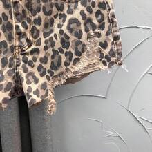 Women's Casual Leopard Print Denim Shorts With Ripped Details Medium Stretch Short - 豹紋色 - 查看 4