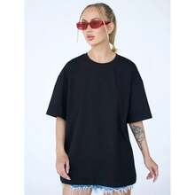 Camiseta de manga corta 100% algodón, estilo nuevo de verano 2025, casual y divertida con estampado de letras a la moda, top fresco y elegante. - Negro - Ver 3
