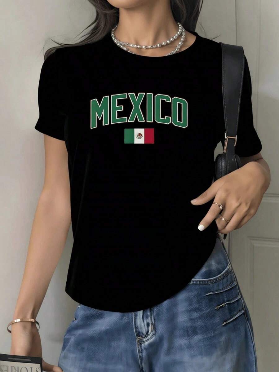 ClassicLa imagen muestra la palabra MEXICO acompa? por la bandera nacional simbolizando orgullo identidad y amor por la cultura mexicana camiseta de mujer% algodón suave y cómoda para uso diarioSummer Tee - Negro - Ver 1
