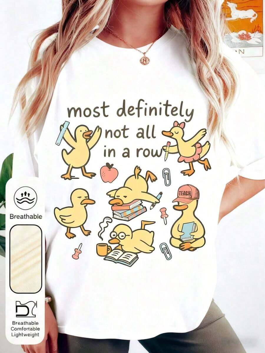 ropa de mujer Trenfashion Camiseta Gráfica de Manga Corta Oversize para Mujer con Estampado Divertido de Patos y el Lema 'Definitivamente No Todos en ', Camiseta Casual Humorística para Maestras - Camiseta Amarilla de Manga Corta con Cuello Redondo y Estampado Temático de Patos (Libros, Lápices, Manzanas) - Ropa Casual Transpirable para Verano y Primavera, Adecuada para Maestras, Eventos y Uso Diario, Camisetas Unisex para Mujer - Blanco - Ver 1