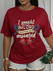Camiseta de algodón suave para mujer, de manga corta y cuello redondo, con la impresión de las palabras "Busco al Señor, y el Señor me escucha y responde." Esta prenda con un toque de humor y estilo pop es de corte holgado, adecuada para el uso diario y la moda de redes sociales. Es lavable a máquina y apta para cualquier temporada. - Negro - Ver 7