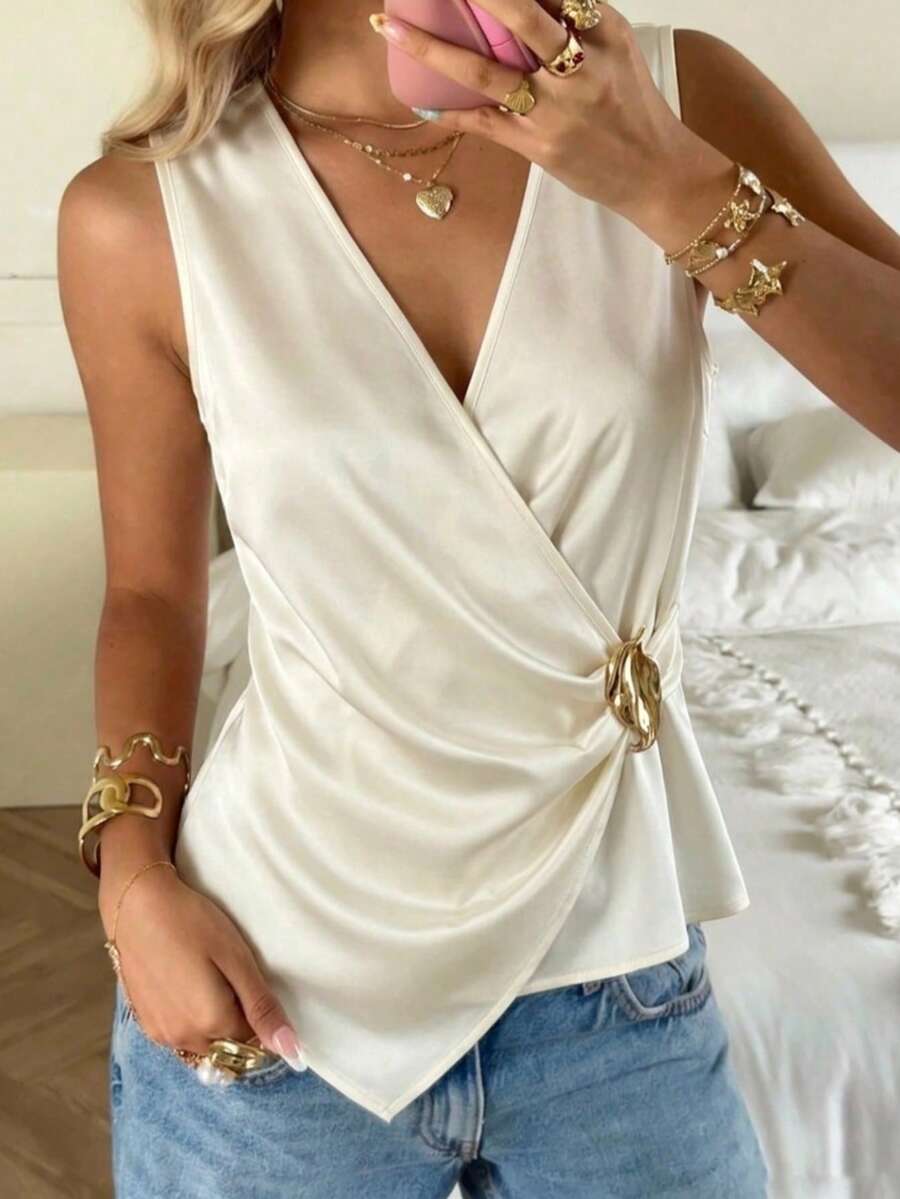 Women's Retro Camisole - A Sexy And Elegant Top, Decorated With Metal Buckles, Suitable For Work, Dates And Parties White Summer - White - View 1