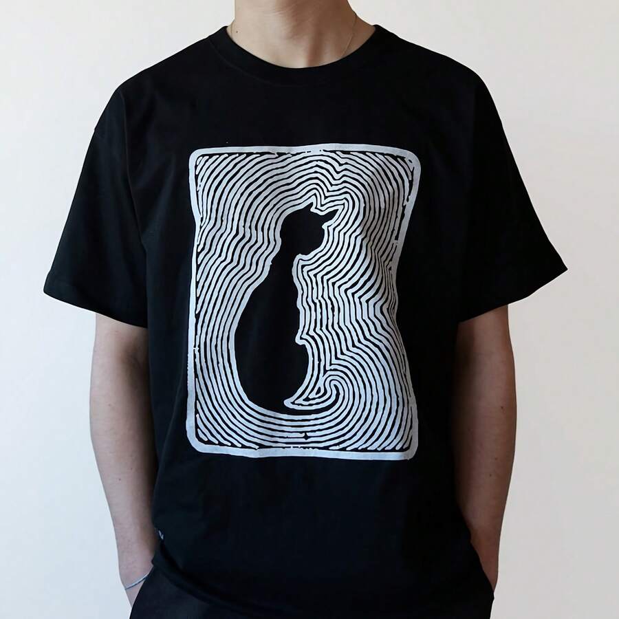 Black 8th Century Cat Art T-Shirt - Organic Heavyweighotton - d Silk Screen Printed - 50g Ringspun Cotton - UK Made - Cat Gift220g heavyweight 100% cotton T-shirt. Butterfly print. Unisex sizing. Round neck inspirational T-shirt. Cute and beautiful Y2K-inspired summer top, perfect for the outdoors, home, work, or street wear. Casual, loose-fitting everyday T-shirt. - Negro - Ver 1