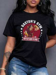Figura de un hombre musculoso levantando el brazo mostrando confianza y energía rodeado de estrellas camiseta para mujer de estilo urbano moderna cómoda y con mensaje motivador para amantes del gimnasio - Negro - Ver 1