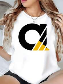 Gran símbolo abstracto en forma de letra estilizada en negro con detalles geométricos amarillos transmitiendo energía y modernidad camiseta de mujer casual - Blanco - Ver 1