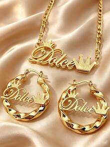 1 Bộ bông tai và dây chuyền khắc tên Bling: Vòng tre tùy chỉnh, bộ trang sức cá nhân hóa, bộ bông tai và dây chuyền 5cm, kiểu phun cát, trang sức tùy chỉnh bằng thép không gỉ, bao gồm hộp quà, thích hợp làm quà tặng Ngày Valentine, màu hồng phun cát. - Phiên bản mạ vàng - Xem 2
