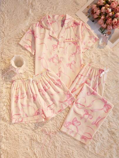 Bộ đồ ngủ 3 món dành cho nữ, dễ thương và thoải mái, kiểu dáng rộng rãi, trang trí hình bướm, có túi phía trước, cổ áo cài cúc, tay ngắn và quần dài, thích hợp cho mùa hè và mùa thu.